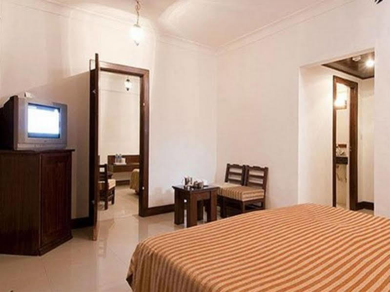 Hotel Atithi Agra  Exterior photo